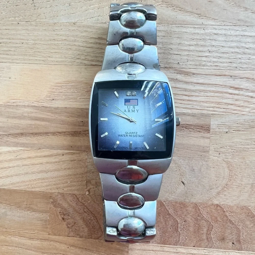 US Army mens watch NEW BATTERY